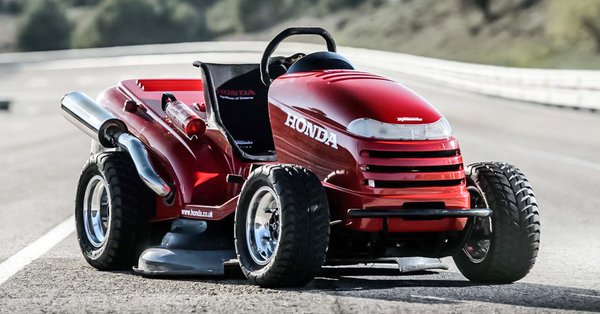 Lawn mower by Honda.jpg